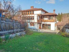 Villa Lyutovi Holiday Home